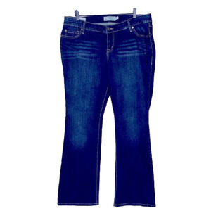 𝅺Torrid womens jeans, 18 R, relaxed boot cut, in good condition.